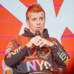 Губин объяснил, что позволил "Жаре" исполнять его композиции во время декабрьской презентации в Губин объяснил, что позволил "Жаре" исполнять его композиции во время декабрьской презентации в