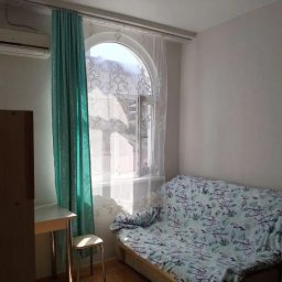 Дешевая квартира студия в Сочи с зелеными занавесками на КвартСочи Дешевая квартира студия в Сочи с зелеными занавесками на КвартСочи